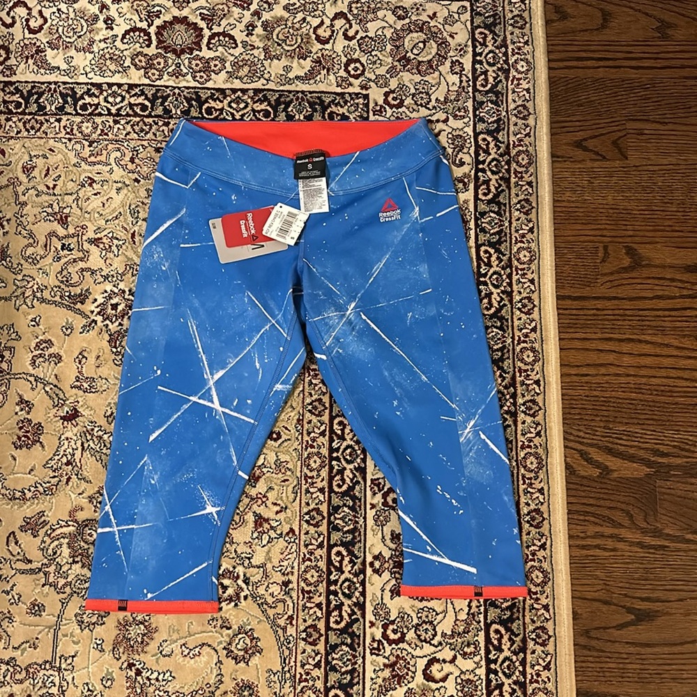 NWT Reebok Crossfit Reversible Chase Capri Pants size small.